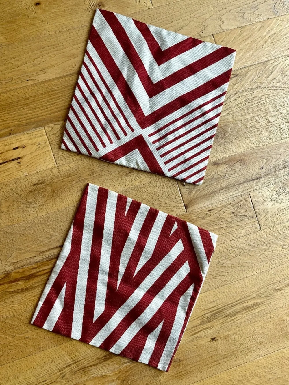 Set of 2 Red & Cream Geometric Stripe 18